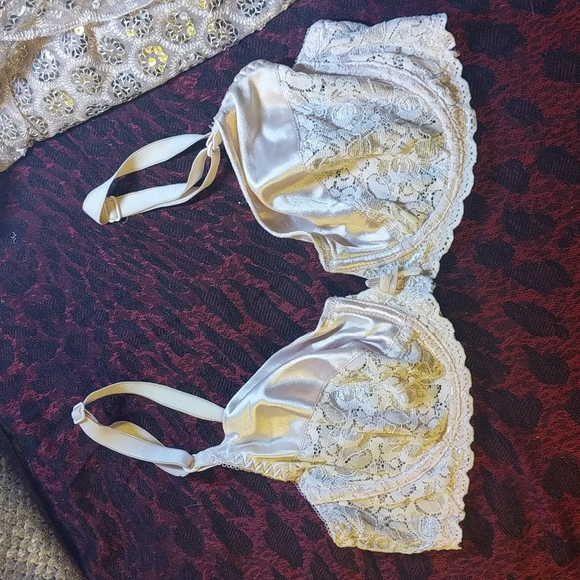 Maidenform Intimates & Sleepwear Maidenform Lace Bra Size 34c